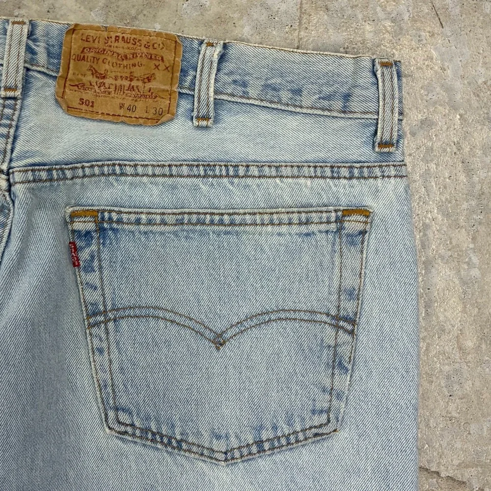 Vintage Levis 501Jeans Mens 40x30 USA Straight Light Faded Denim 90s Farmer Work